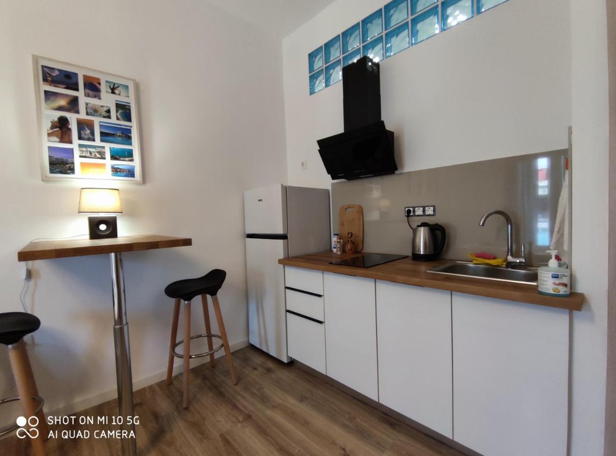 Studio In Kallithea Next To Kiprou Square Афины Экстерьер фото
